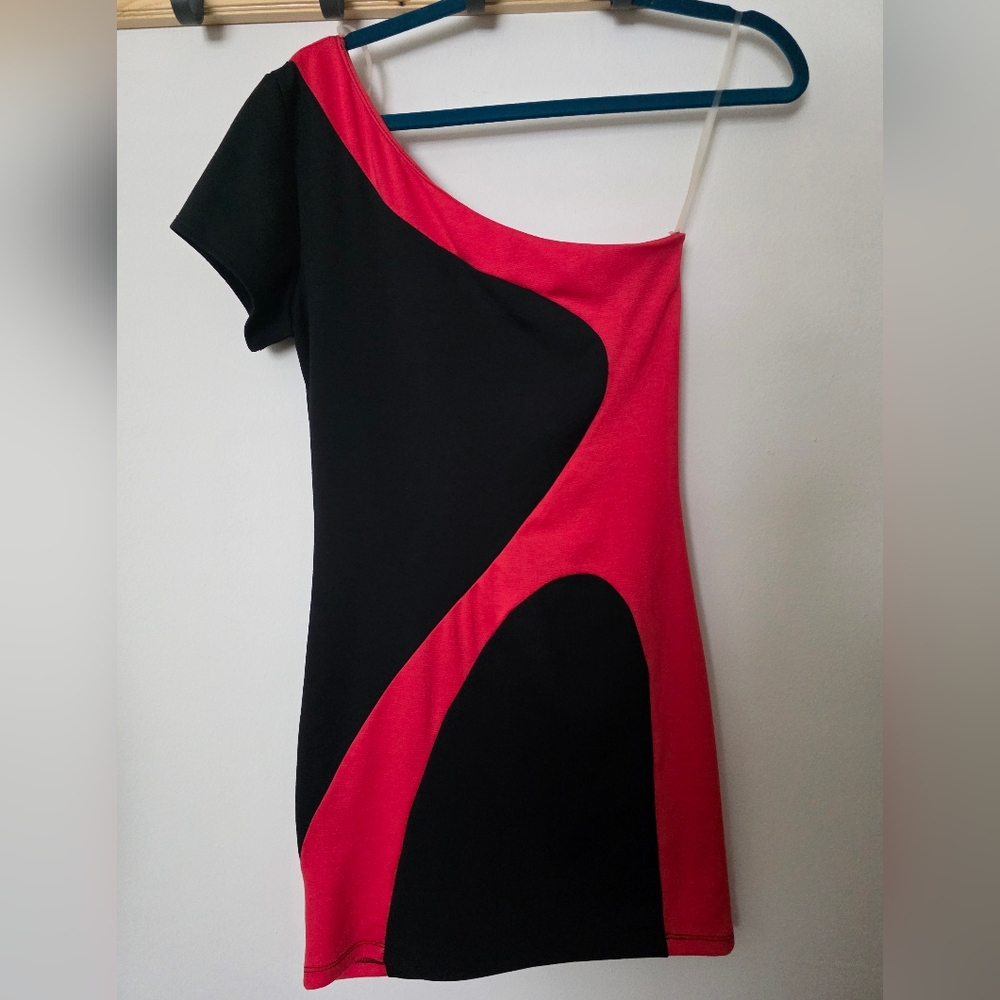 Myell‎ Stylish Black and Red One-Shoulder Dress Size Small